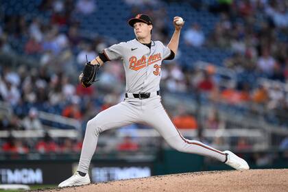 Povich lanza seis entradas y dos tercios de una carrera y Orioles vencen 2-1 a Nacionales