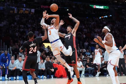 Powell anota 29 puntos en la victoria del Heat 115-107 ante los Knicks
