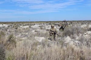 Práctica de tiro de fusil y artillería en el campo militar "Salinas del Bebedero", de la guarnición San Luis del Ejército, donde murió un soldado voluntario por un disparo de FAL