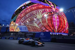 Práctica del Gran Premio de Las Vegas, interrumpida 2 veces por tapa suelta de alcantarilla