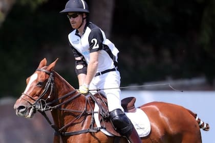 Practicar polo forma parte de la herencia familiar del príncipe Harry (Crédito: celebrity.land.com)