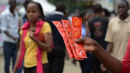 Practicar sexo seguro continúa siendo una de las principales recomendaciones para evitar la infección de VIH y otras enfermedades de transmisión sexual.