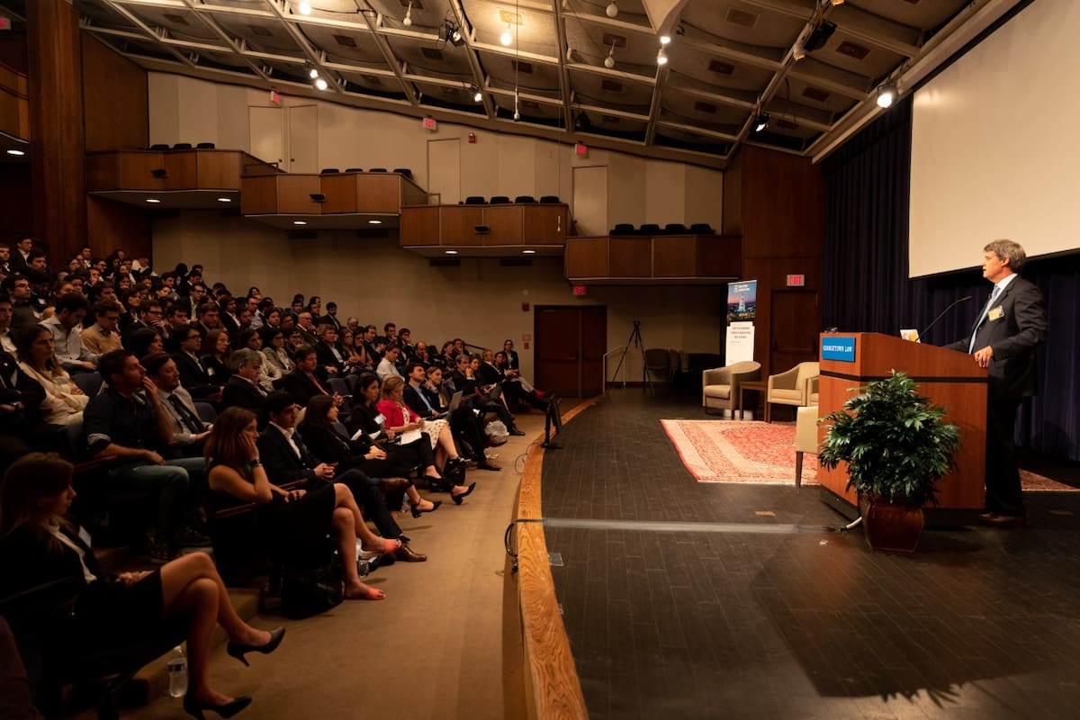 Prat-Gay, al exponer en la conferencia Masters Argentina en Washington.