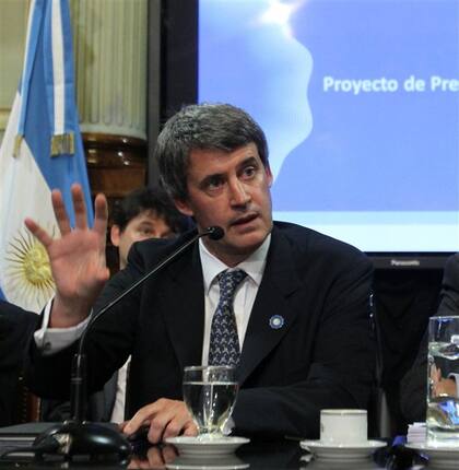 Prat-Gay, ayer, en el Senado