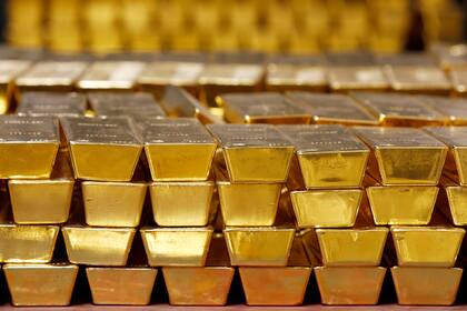 Precio del oro alcanza nuevo récord mientras la ansiedad se apodera de los mercados