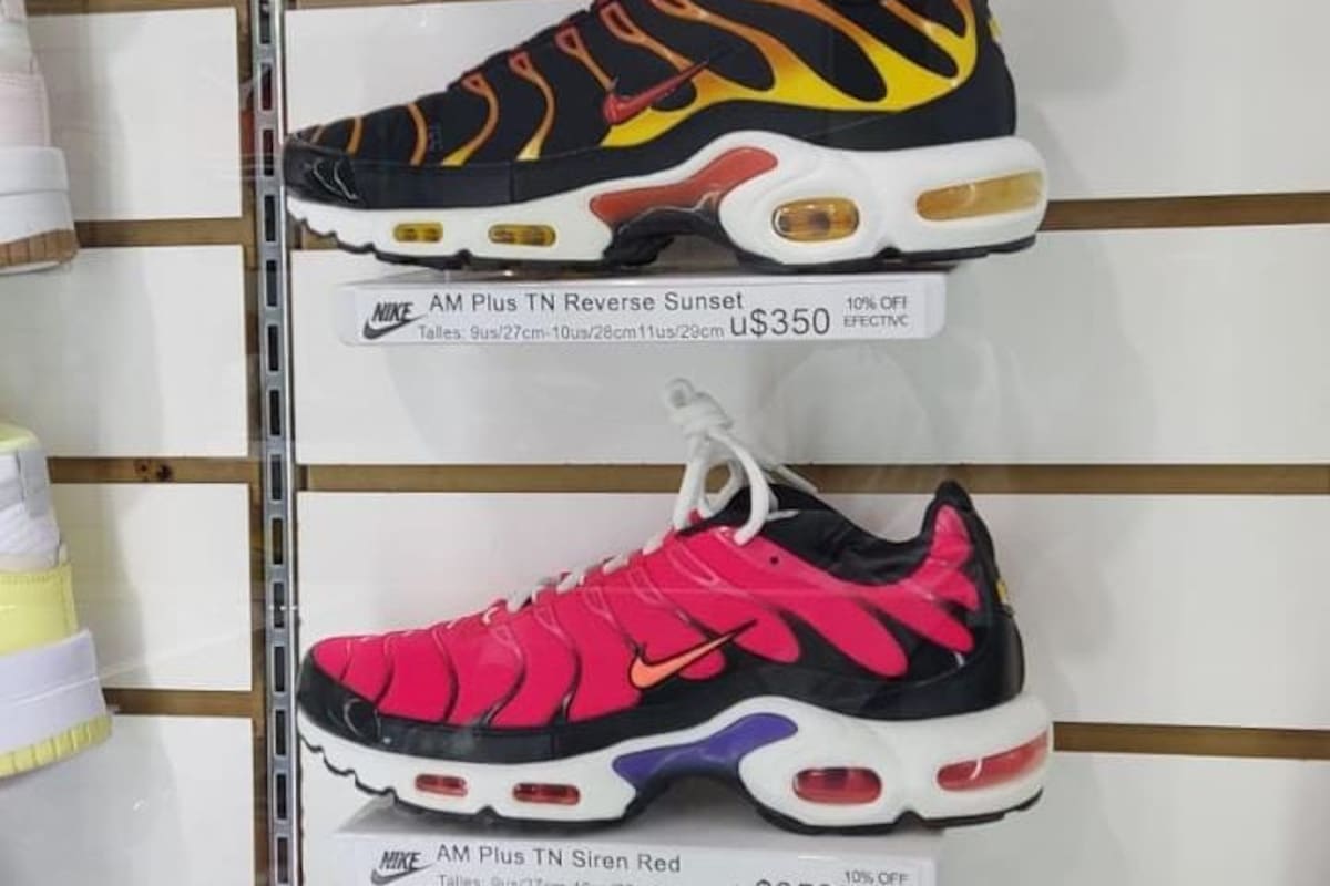 Precios de vidrieras en la ciudad de Buenos Aires, denominados en dólares y con descuentos por el pago en efectivo.