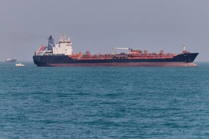 Precios del petróleo se aceleran, el Brent se dispara más de 5%