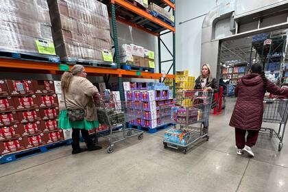 Precios mayoristas de diciembre en EEUU suben 0,4% mientras lucha contra inflación parece estancada