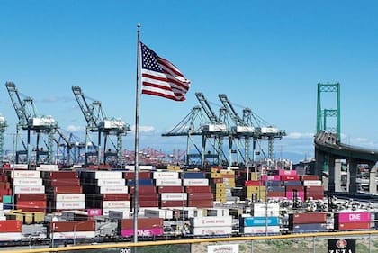 los aranceles a las importaciones impuestos por Trump encarecen los bienes de consumo y amenazan con impulsar la inflación.