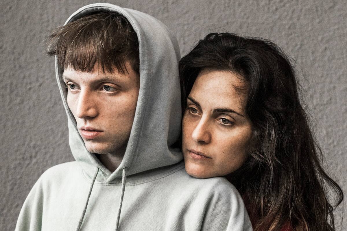 Precoz, con Tomás Wicz y Julieta Díaz