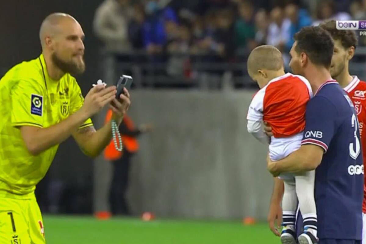 Predrag Rajkovic fotografía a su hijo con Lionel Messi