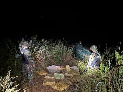 Prefectura decomisó 450 kilos de marihuana en un operativo nocturno realizado a la vera del río Paraná. en Misiones