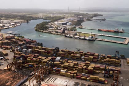 Prefectura Naval intimó a los trabajadores a levantar el paro de prácticos que afecta las exportaciones.