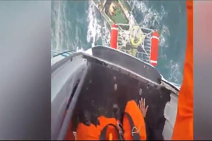 Prefectura realizó dos complejas operaciones de rescate en alta mar