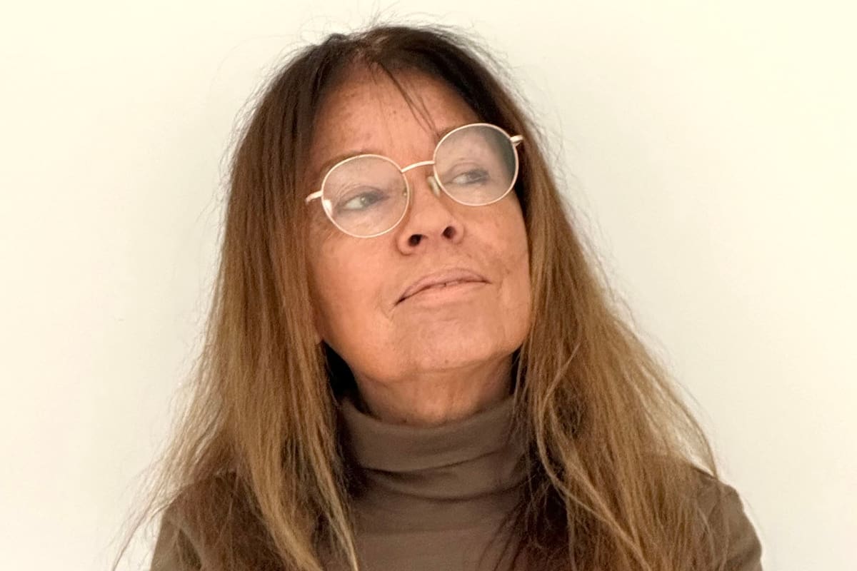 "Prefiero que mi trabajo apunte a la vivencia: si una persona se hospeda en un cuarto, quiero que salga transformada, inspirada y sintiéndose bien", remarca la interiorista Jenny Bazán