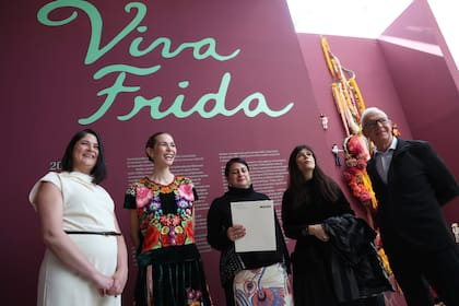 Preinauguracion de "Viva Frida" en el Malba, con palabras del equipo curatorial, Elina Costantini, Circe Henestrosa y Gannit Ankori; el fundador de Malba, Eduardo Costantini, y la directora de Casa Azul, Perla Labarthe Álvarez