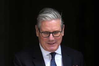 Premier británico afirma que permanecerá en el cargo tras renuncia del ministro de Defensa