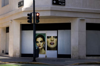 Una esquina desolada en la ciudad de Buenos Aires (foto de Mariano Manikis)