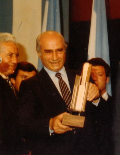 Fangio, en punta: el primer premiado, en 1980