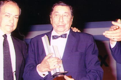 En 1985 recibió el Konex Atahualpa Yupanqui