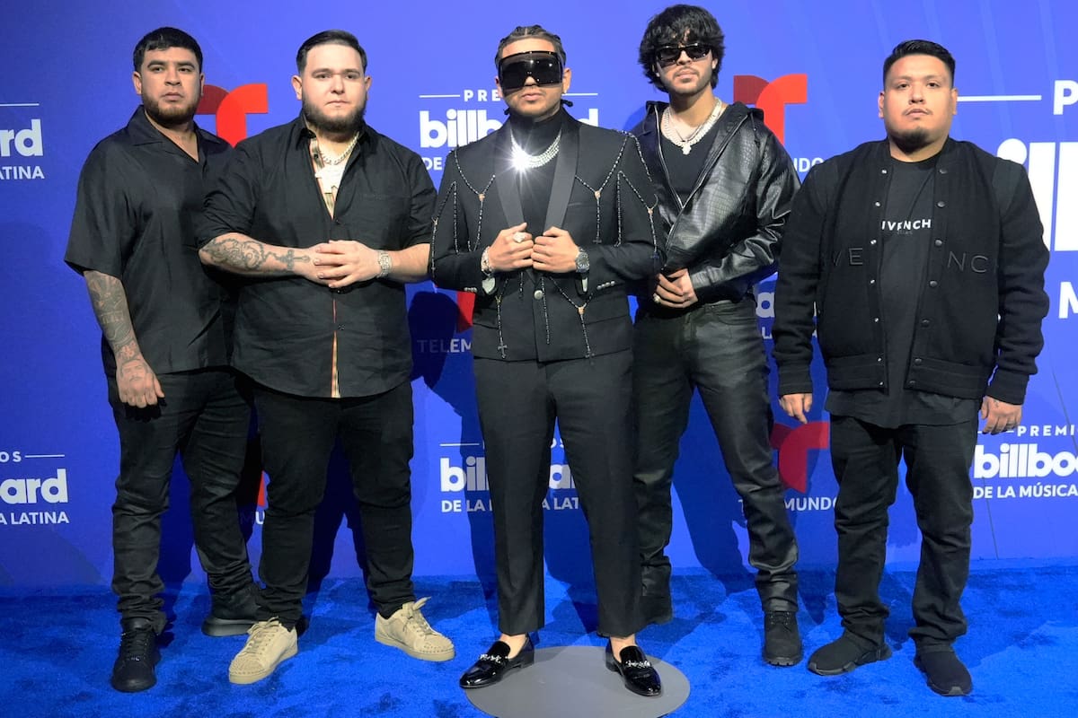 Premios Billboard llegan con Bad Bunny y Fuerza Regida como principales finalistas
