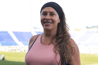 Premios Platino: un puntapié inicial futbolero con la redimida presencia de Karla Sofía Gascón
