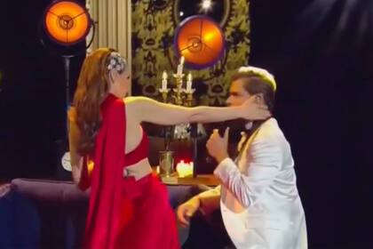 Premios Platino: el beso de Natalia Oreiro y Carlos Baute