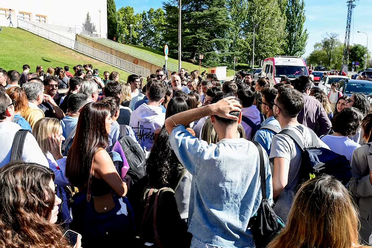 Preocupación en las calles tras conocer la noticia de la suspensión de la prueba para obtener una plaza fija en la corporación de medios públicos españoles