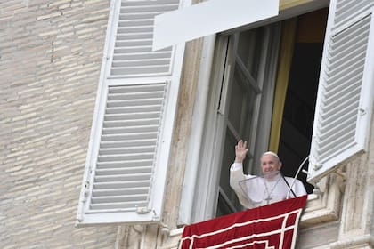 Preocupado por lo que está ocurriendo en Tierra Santa, el papa Francisco lanzó hoy un fuerte llamado para un cese del fuego entre la franja de Gaza e Israel