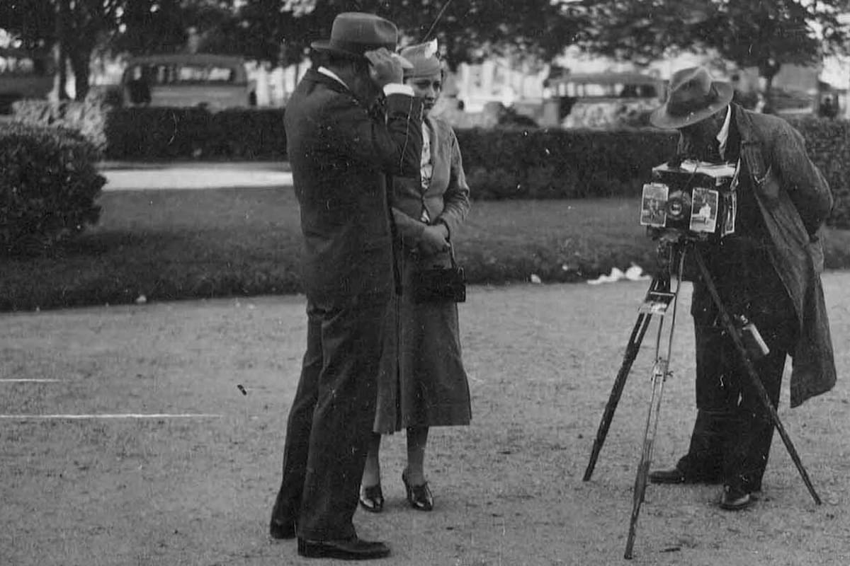 Fotógrafo minutero en la Plaza del Congreso en 1965.