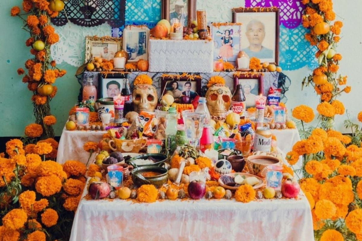 Preparar el altar de Día de Muertos es un ritual de cara al reencuentro entre los fallecidos y sus familiares (Pexels)