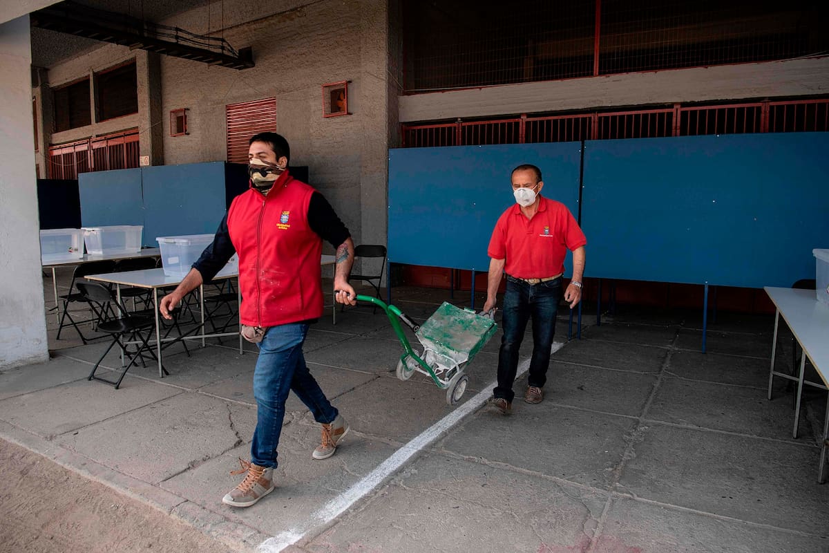 Preparativos por parte del Servicio Electoral de Chile para las votaciones del referendum constitucional, en Santiago, Chile