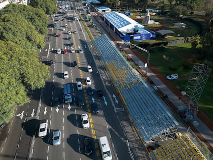 Preparativos y cortes en Av Libertador por el evento que va a tener como protagonista a Franco Colapinto