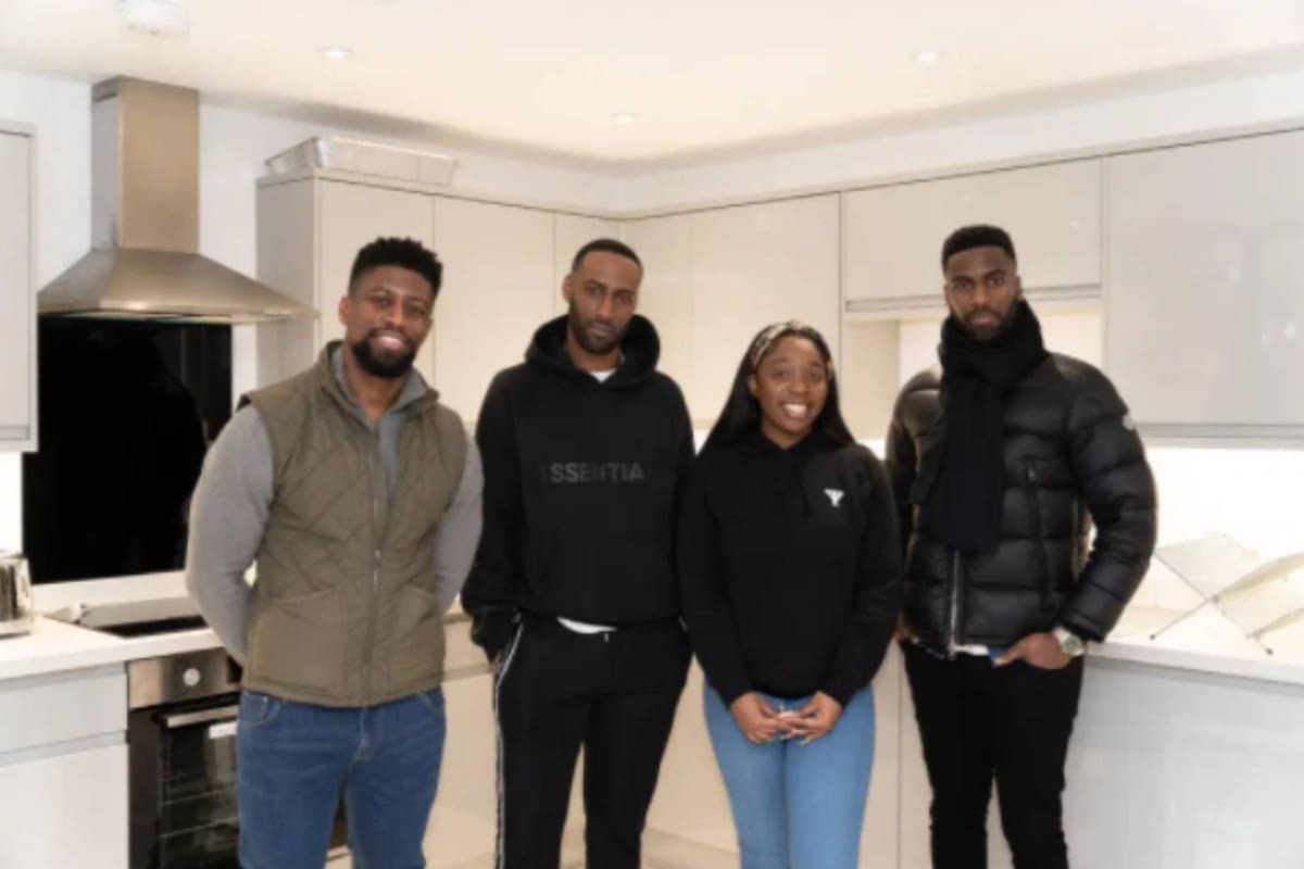 Prescila con los organizadores del sorteo.