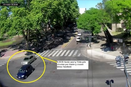 presecucion del auto policial de civil, al auto de Lucas Gonzalez en las calles iriarte y Velez Sarsfield