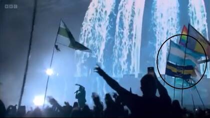 Presencia argentina en el festival de Glastonbury (Foto: Captura de video)