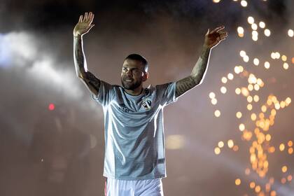 Presentación de Dani Alves en el Estadio Morumbi