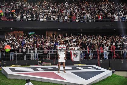 Presentación de Dani Alves en el Estadio Morumbi