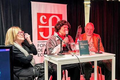 Presentación de "La Felicidad", de Isidoro Blaisten, con Josefina Delgado, Graciela Melgarejo y Vicente Battista