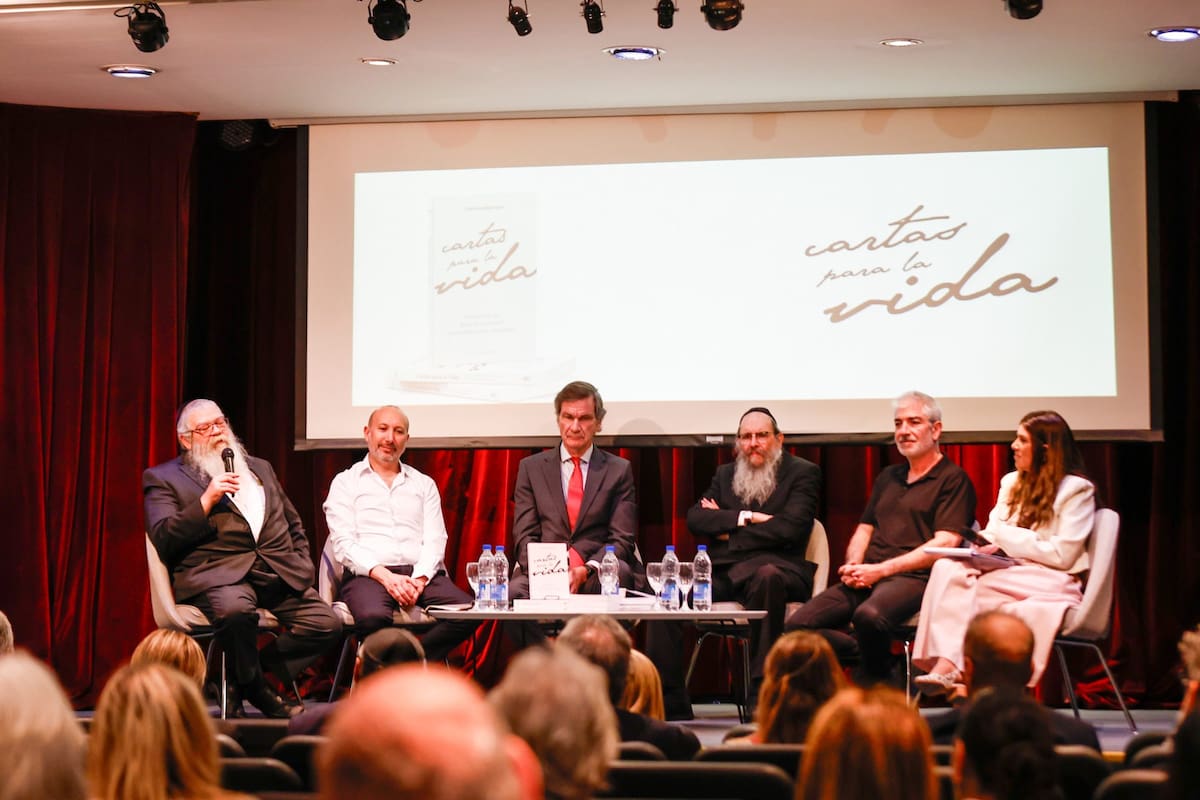 Presentación del libro "Cartas para la Vida", recopilación de textos del Rabino rebe de Lubavitch, lider Jabad-Lubavitch, en el auditorio de la librería El Ateneo