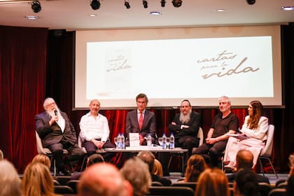 Presentación del libro "Cartas para la Vida", recopilación de textos del Rabino rebe de Lubavitch, lider Jabad-Lubavitch, en el auditorio de la librería El Ateneo