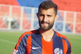 El lateral que iba a ser de selección, perdió el rumbo y hoy es de San Lorenzo