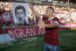 Las 100 a Sand: "El mejor DT de mi carrera fue Almirón, y el peor, Falcioni"