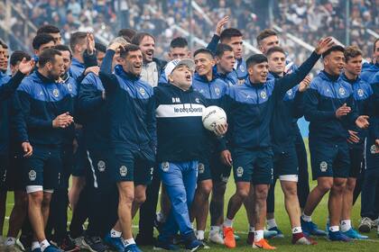 Presentación y primer entrenamiento de Diego Armando Maradona como entrenador del club