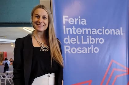 Presentando uno de sus libros en Rosario.