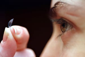 Presentaron lentes de contacto con zoom