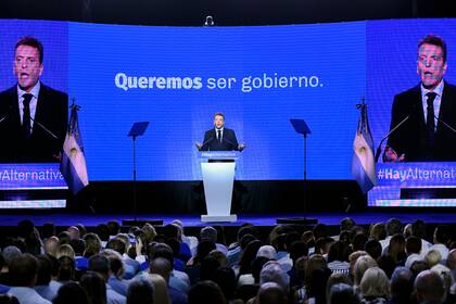 Presentó diez compromisos para dar pelea en las PASO y lograr la transformación de la Argentina; denunció que el Presidente "puso de rodillas" al país y evitó nombrar a Cristina
