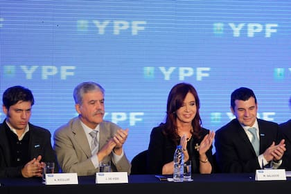 Junio de 2012. Axel Kicillof, Julio De Vido, Cristina Kirchner y Miguel Galluccio en la presentación del plan estratégico de YPF
