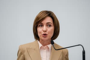 Presidenta de Moldavia acusa a Rusia de librar "guerra híbrida" antes de elecciones