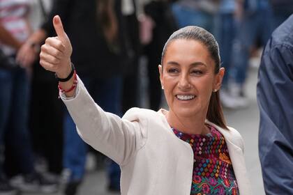 Presidenta mexicana expresa al subsecretario de EEUU su desacuerdo por redadas de migrantes